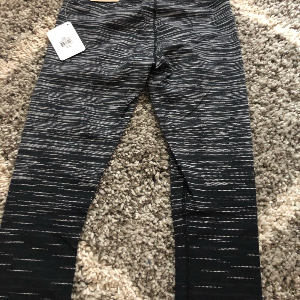 *new* Reebok capris - Picture 4 of 4